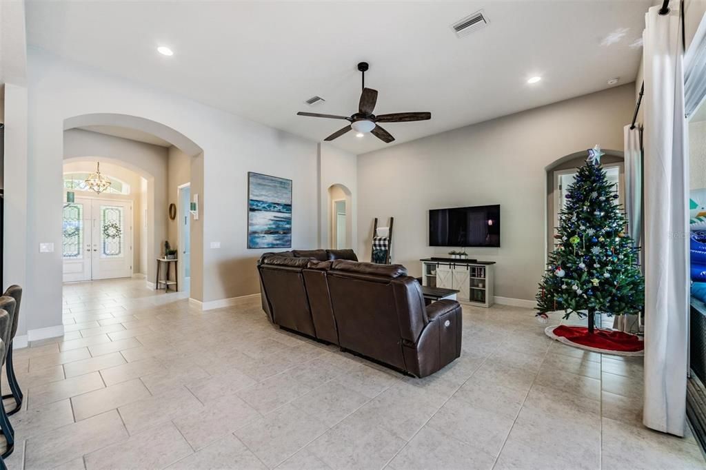 For Sale: $539,900 (4 beds, 3 baths, 2562 Square Feet)