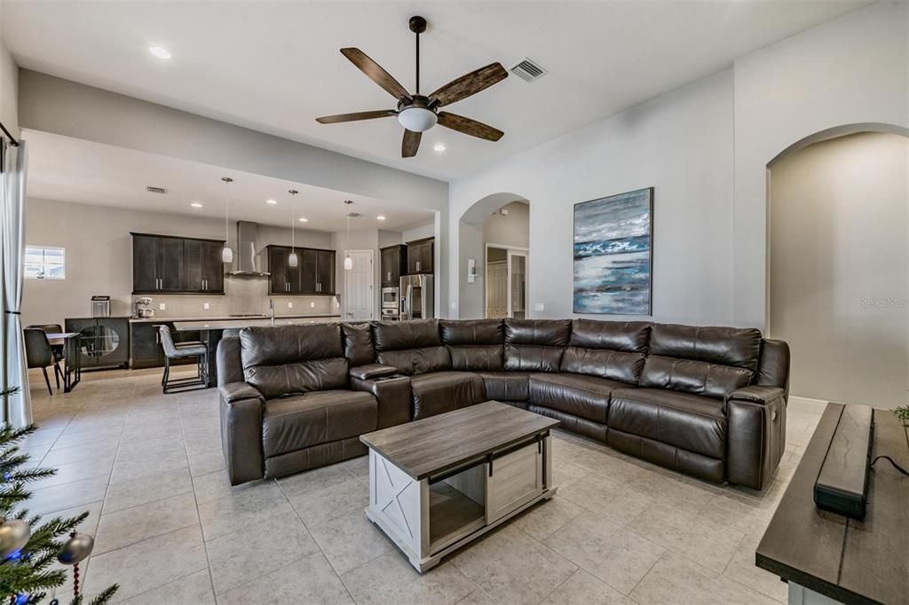 For Sale: $539,900 (4 beds, 3 baths, 2562 Square Feet)