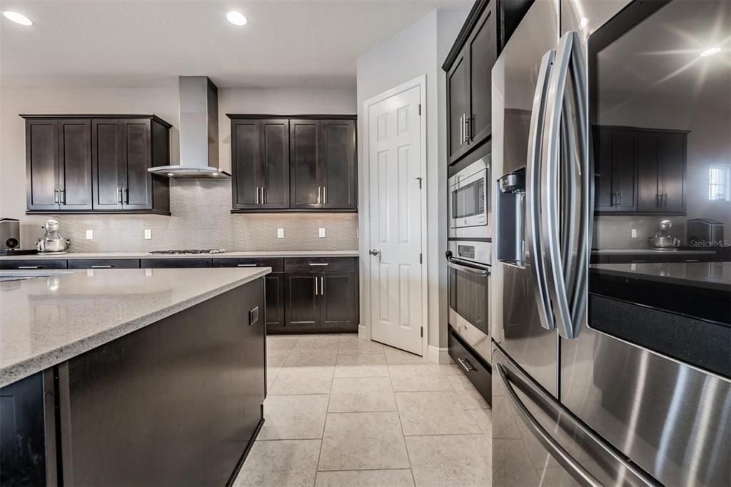 For Sale: $539,900 (4 beds, 3 baths, 2562 Square Feet)