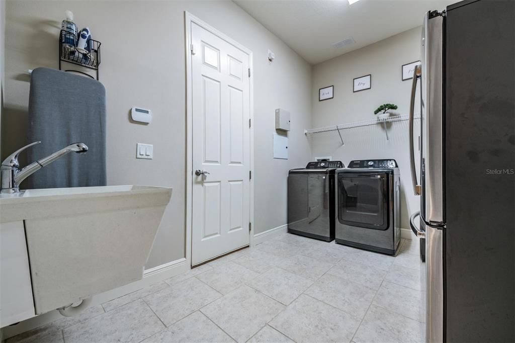 For Sale: $539,900 (4 beds, 3 baths, 2562 Square Feet)