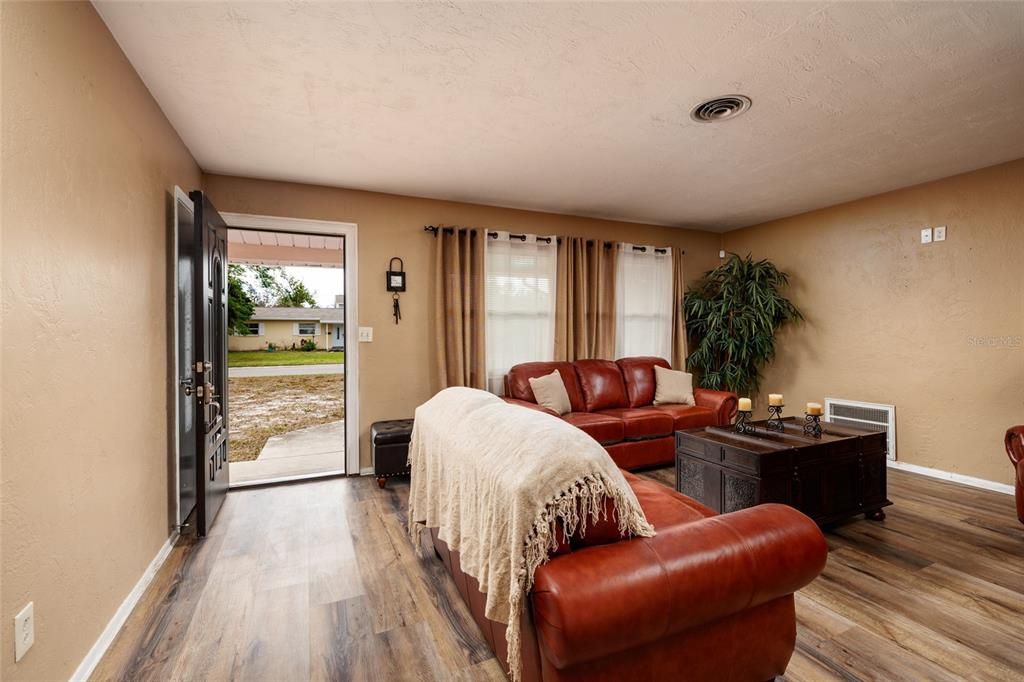 待售: $399,900 (3 贝兹, 2 浴室, 1678 平方英尺)