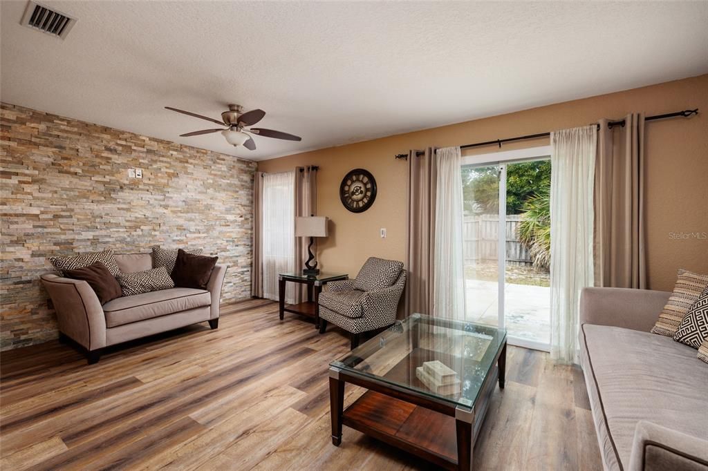 待售: $399,900 (3 贝兹, 2 浴室, 1678 平方英尺)