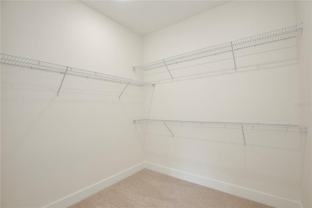 На продажу: $404,900 (5 спален, 3 ванн, 2200 Квадратных фут)