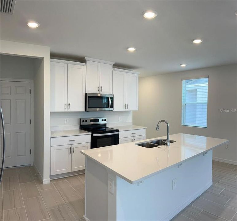 En Renta: $2,300 (3 camas, 2 baños, 1561 Pies cuadrados)