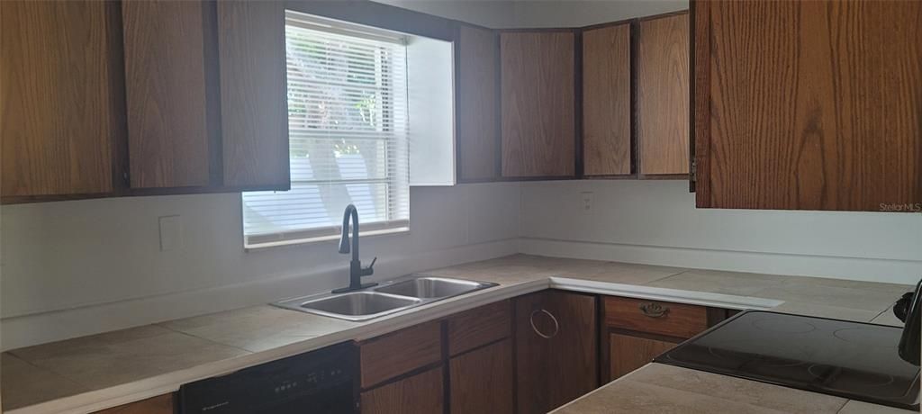 For Rent: $2,400 (3 beds, 2 baths, 1264 Square Feet)