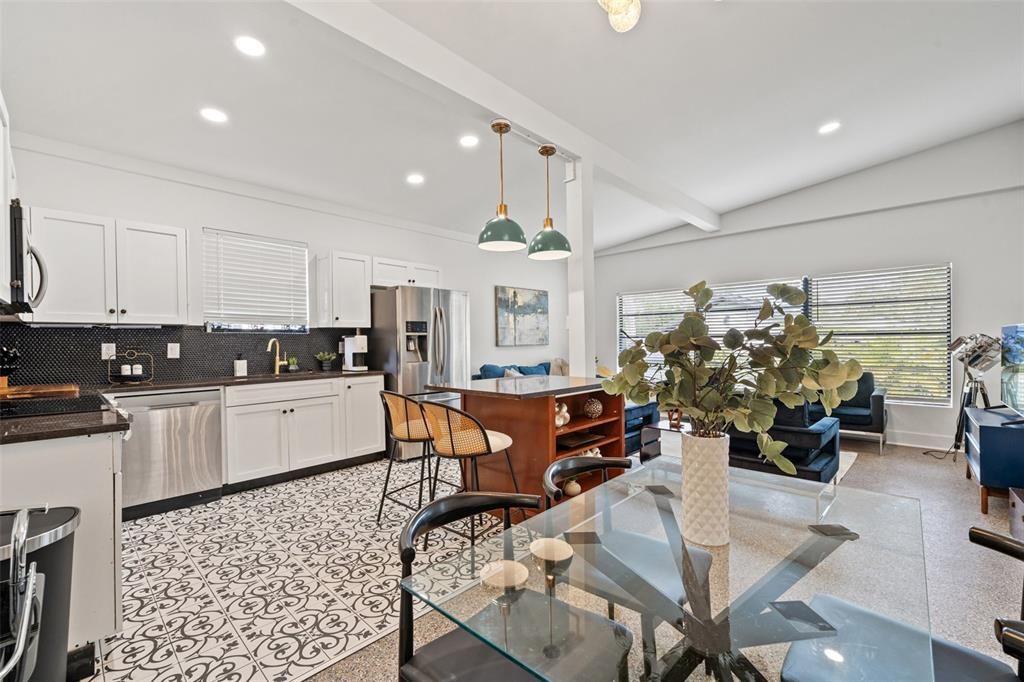 En Venta: $650,000 (2 camas, 2 baños, 1208 Pies cuadrados)