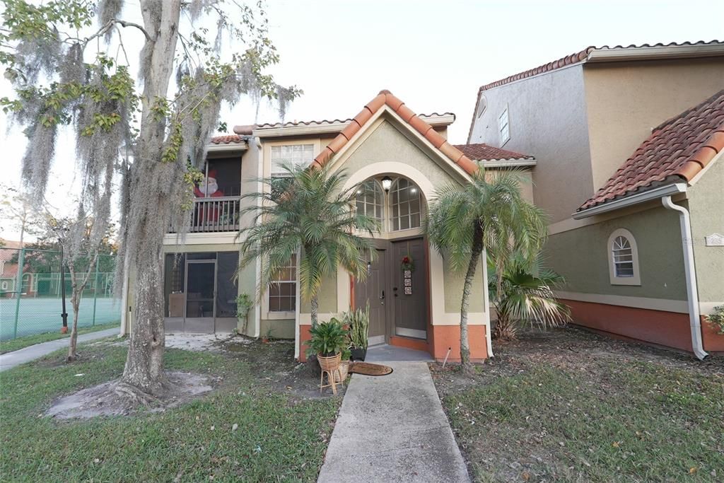 For Sale: $165,000 (2 beds, 2 baths, 932 Square Feet)