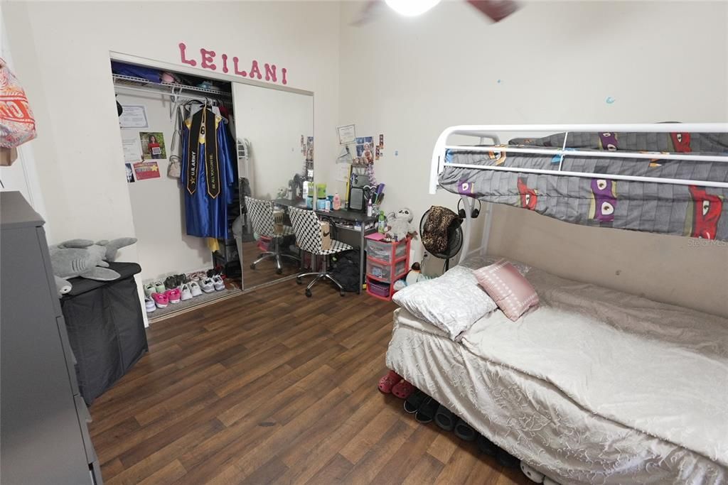 For Sale: $165,000 (2 beds, 2 baths, 932 Square Feet)