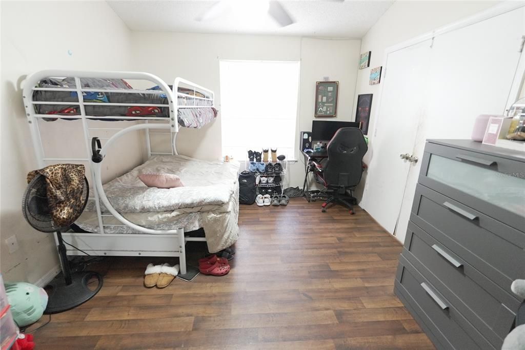 For Sale: $165,000 (2 beds, 2 baths, 932 Square Feet)