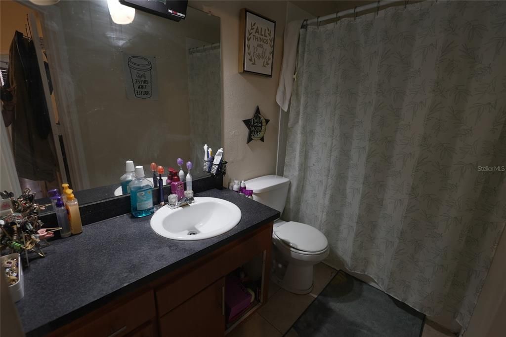 For Sale: $165,000 (2 beds, 2 baths, 932 Square Feet)