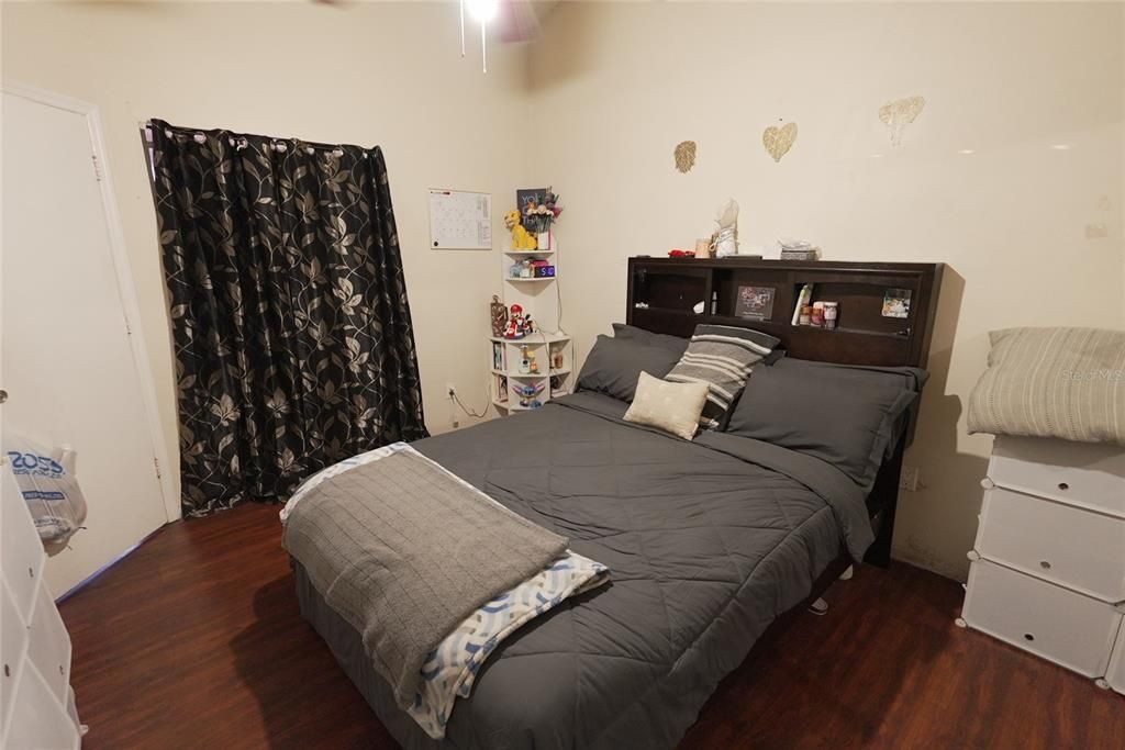 For Sale: $165,000 (2 beds, 2 baths, 932 Square Feet)