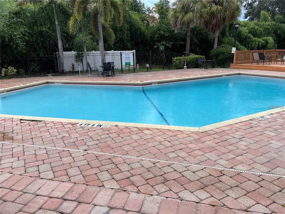 For Sale: $165,000 (2 beds, 2 baths, 932 Square Feet)