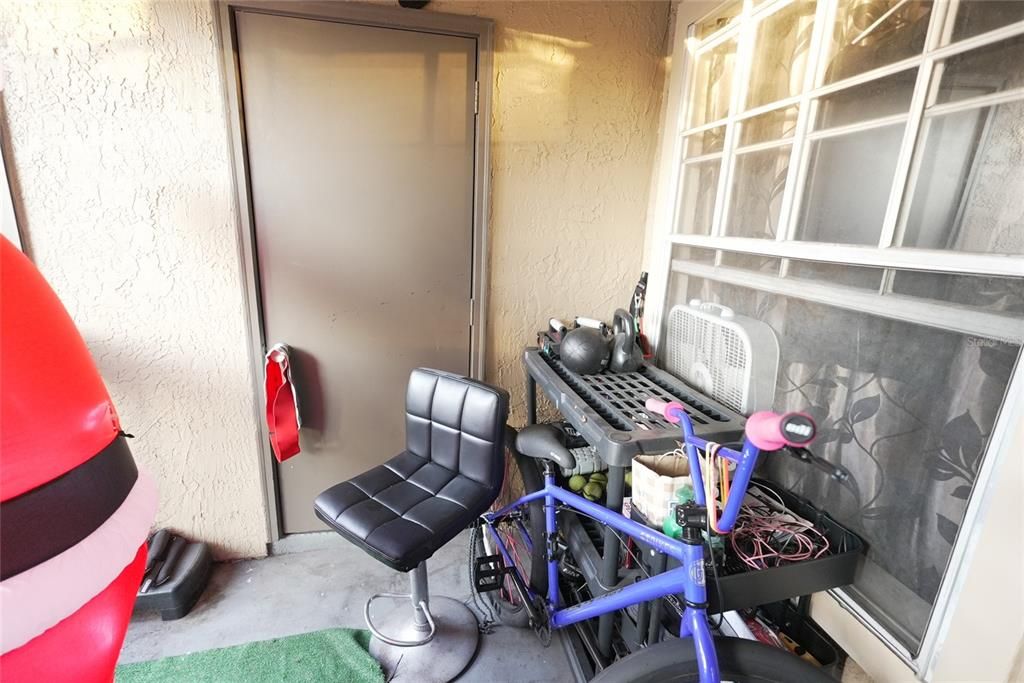 For Sale: $165,000 (2 beds, 2 baths, 932 Square Feet)