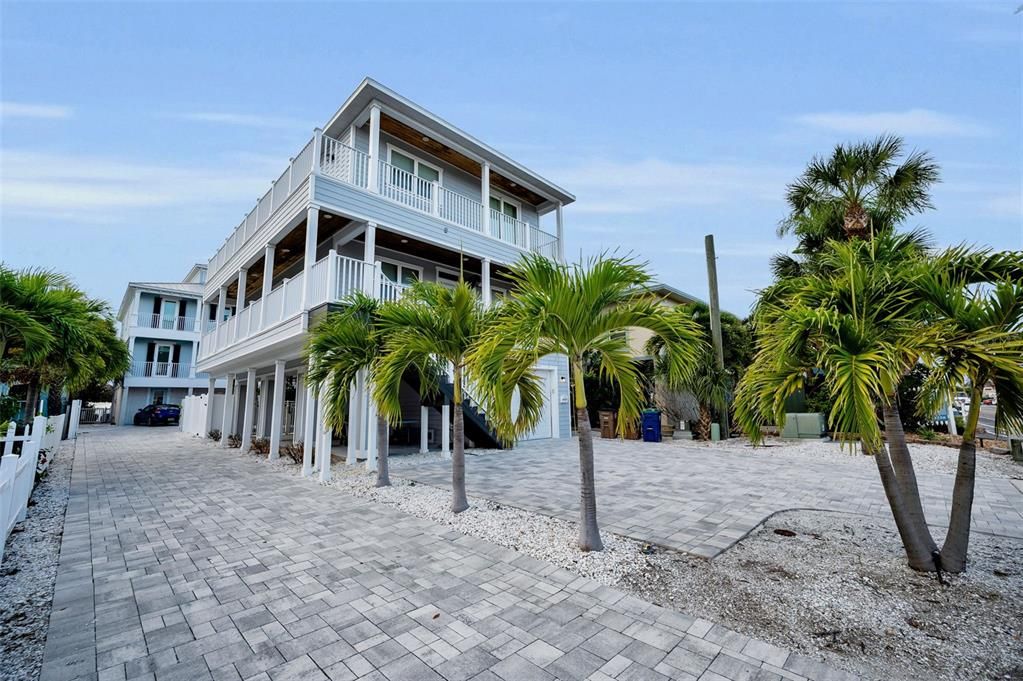 For Sale: $2,100,000 (4 beds, 3 baths, 1940 Square Feet)