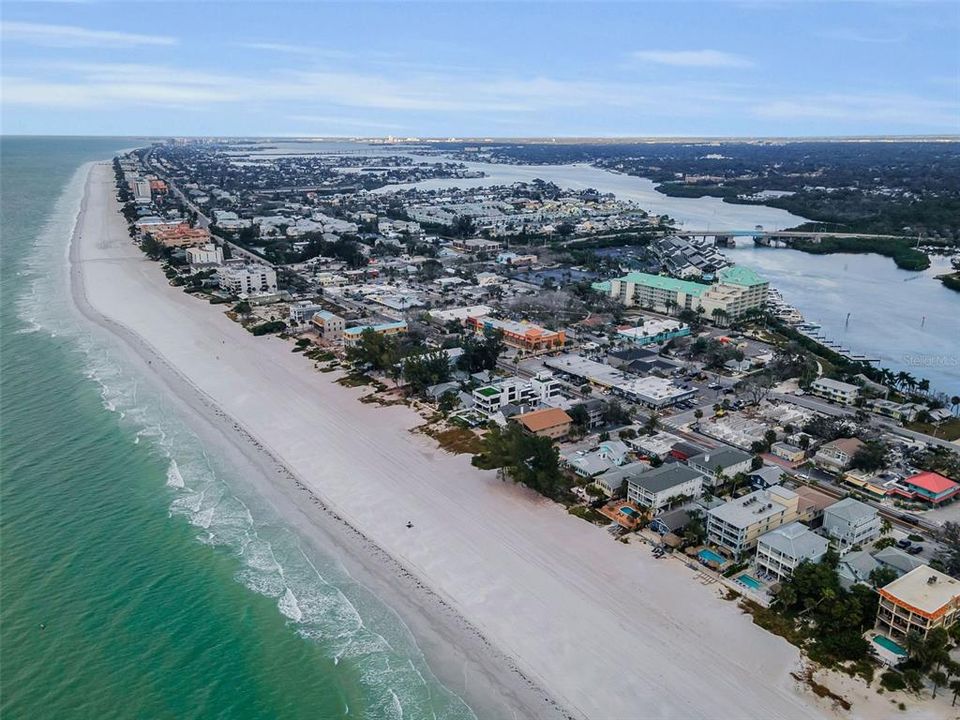 For Sale: $2,100,000 (4 beds, 3 baths, 1940 Square Feet)