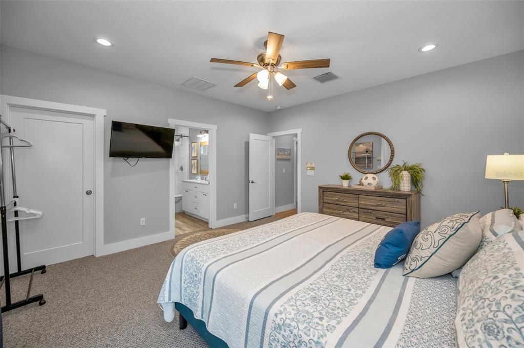 For Sale: $2,100,000 (4 beds, 3 baths, 1940 Square Feet)