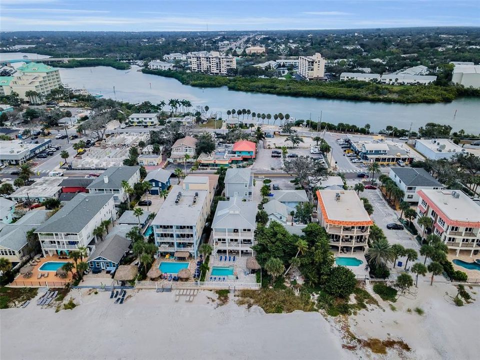 For Sale: $2,100,000 (4 beds, 3 baths, 1940 Square Feet)