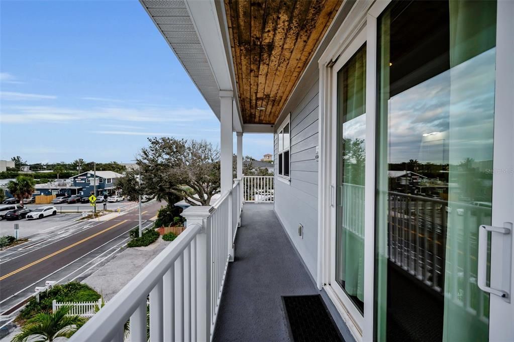 For Sale: $2,100,000 (4 beds, 3 baths, 1940 Square Feet)