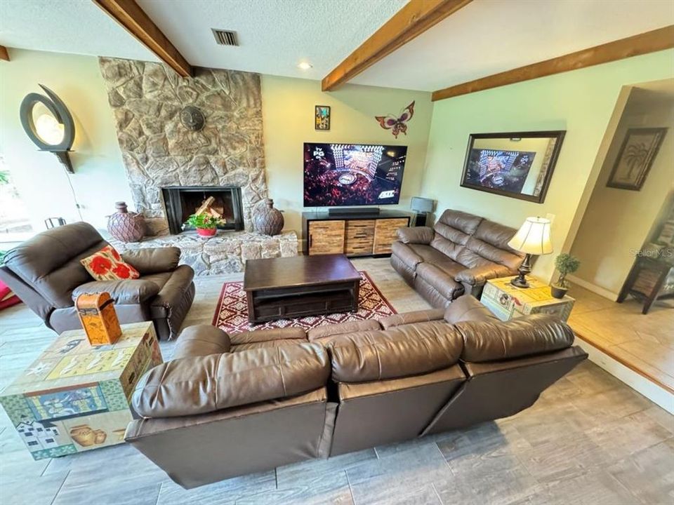 For Rent: $3,000 (4 beds, 2 baths, 2030 Square Feet)