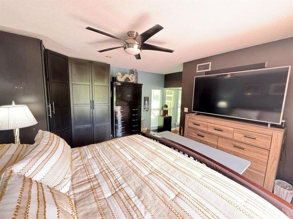 For Rent: $3,000 (4 beds, 2 baths, 2030 Square Feet)