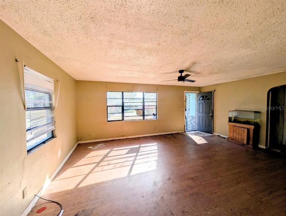 Active With Contract: $229,000 (3 beds, 2 baths, 1332 Square Feet)