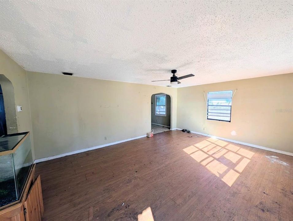 Active With Contract: $229,000 (3 beds, 2 baths, 1332 Square Feet)