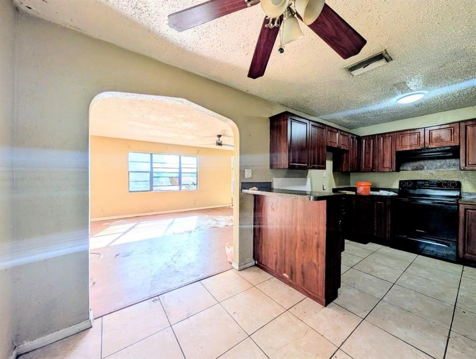 Active With Contract: $229,000 (3 beds, 2 baths, 1332 Square Feet)