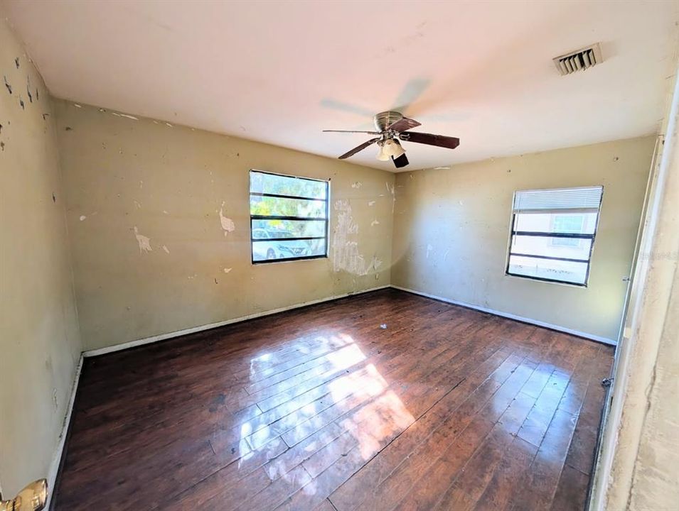 Active With Contract: $229,000 (3 beds, 2 baths, 1332 Square Feet)