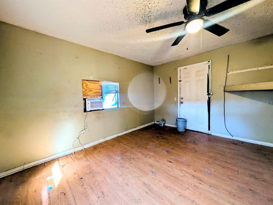 Active With Contract: $229,000 (3 beds, 2 baths, 1332 Square Feet)