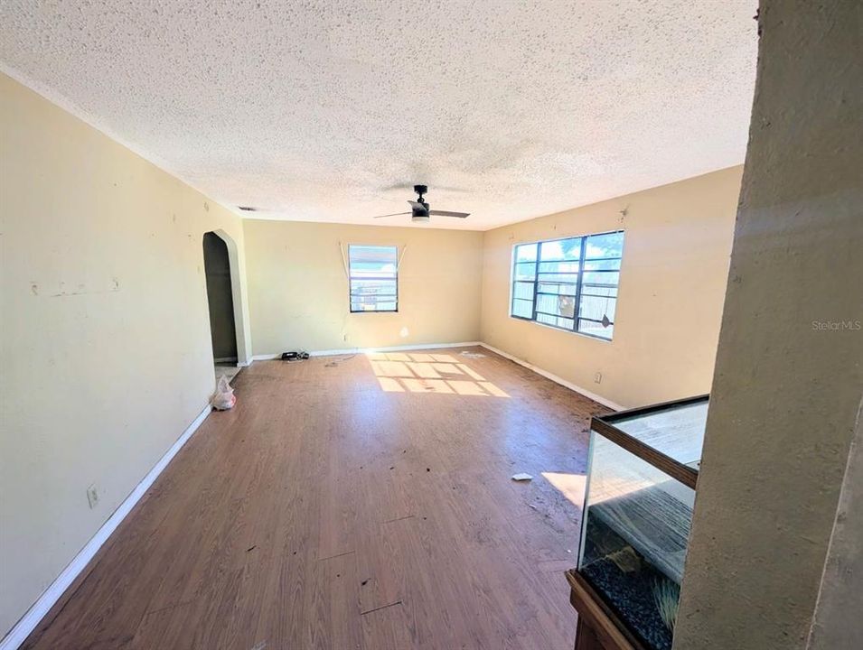 Active With Contract: $229,000 (3 beds, 2 baths, 1332 Square Feet)