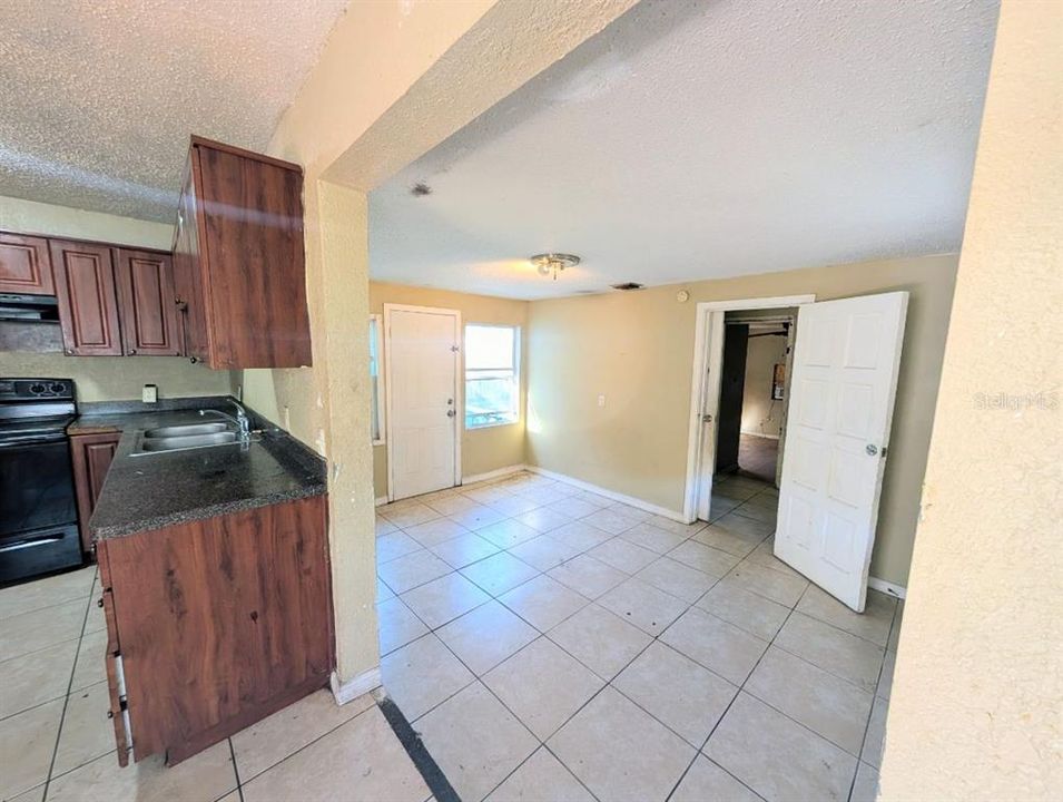 Active With Contract: $229,000 (3 beds, 2 baths, 1332 Square Feet)