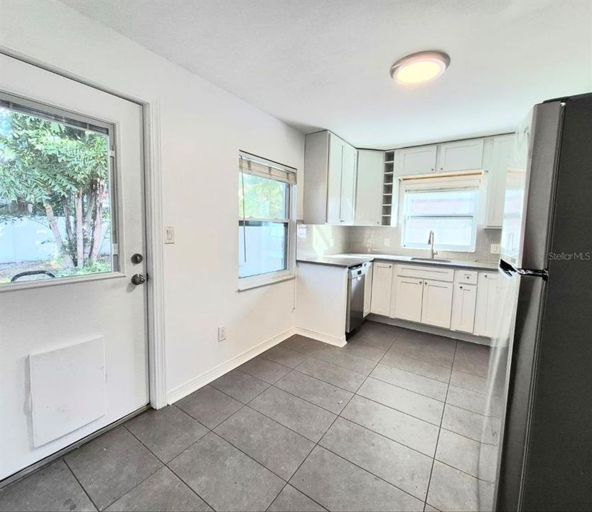 В аренду: $3,000 (2 спален, 1 ванн, 1246 Квадратных фут)