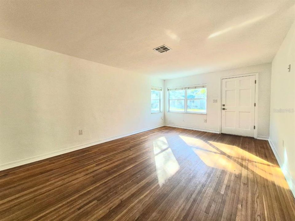 В аренду: $3,000 (2 спален, 1 ванн, 1246 Квадратных фут)