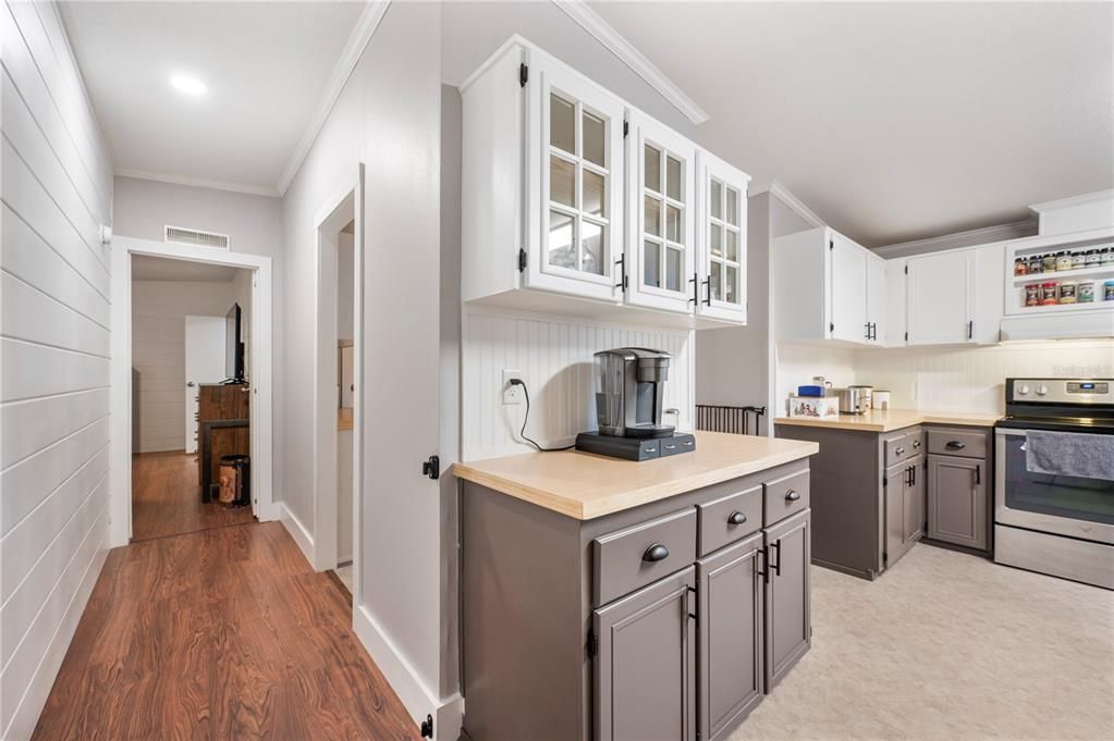 En Venta: $449,900 (4 camas, 2 baños, 2052 Pies cuadrados)