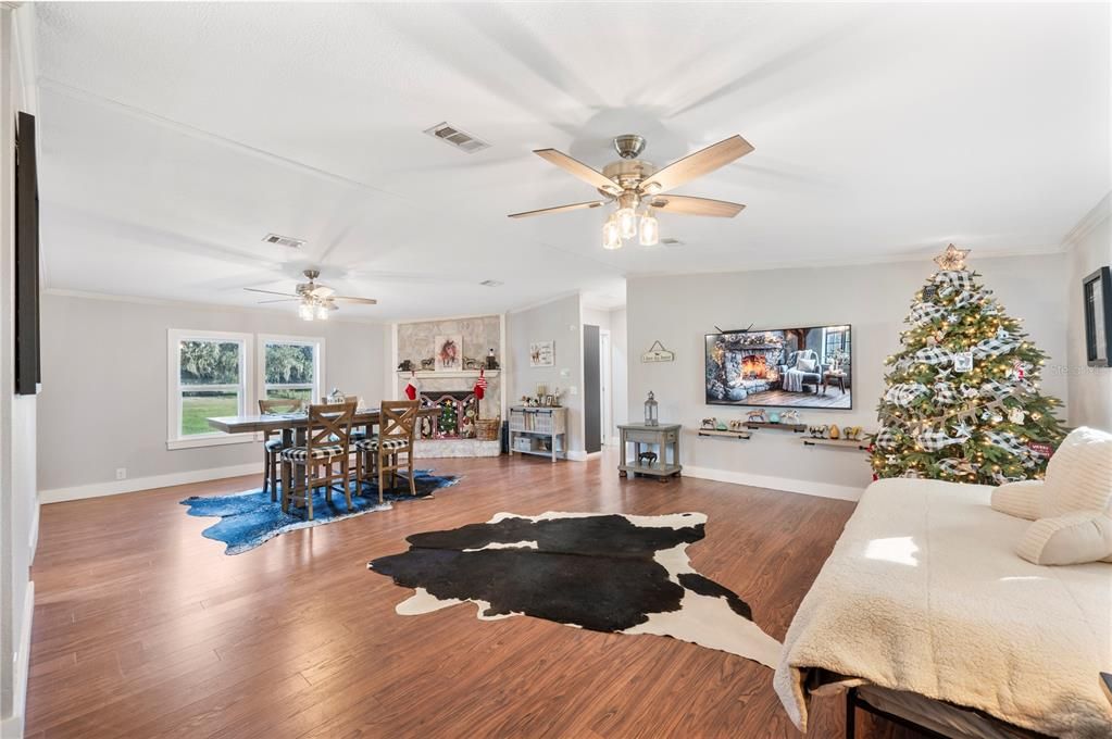 En Venta: $449,900 (4 camas, 2 baños, 2052 Pies cuadrados)