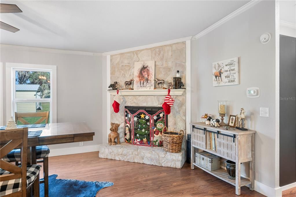 En Venta: $449,900 (4 camas, 2 baños, 2052 Pies cuadrados)