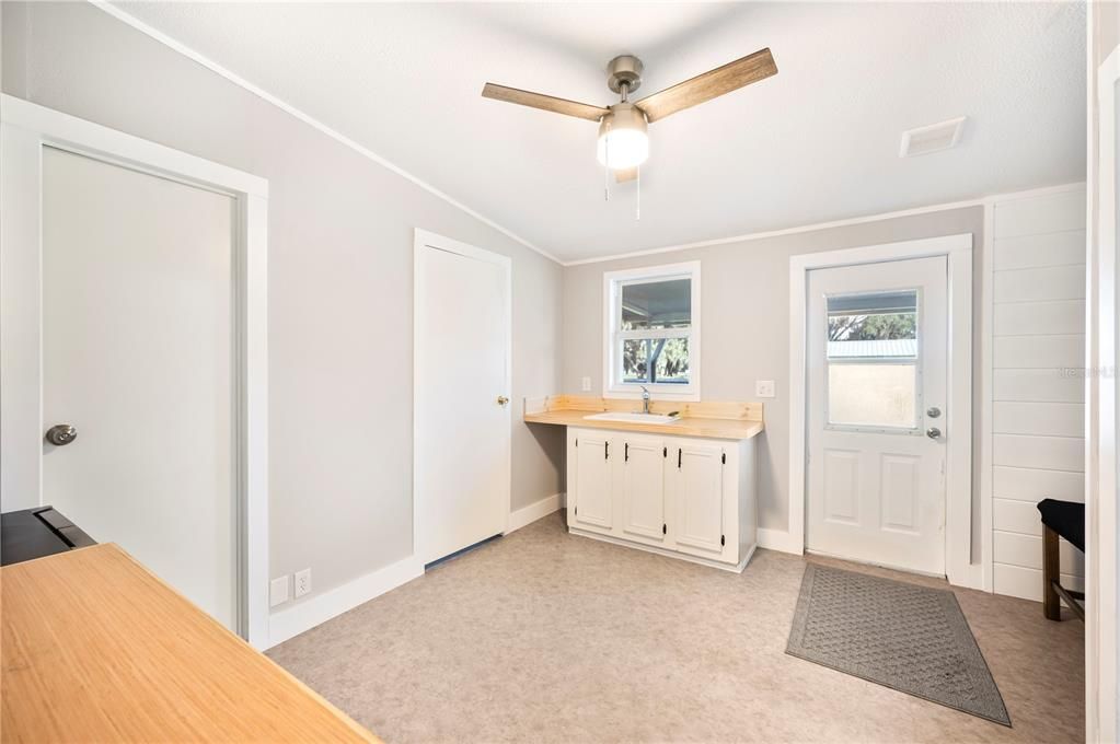 En Venta: $449,900 (4 camas, 2 baños, 2052 Pies cuadrados)