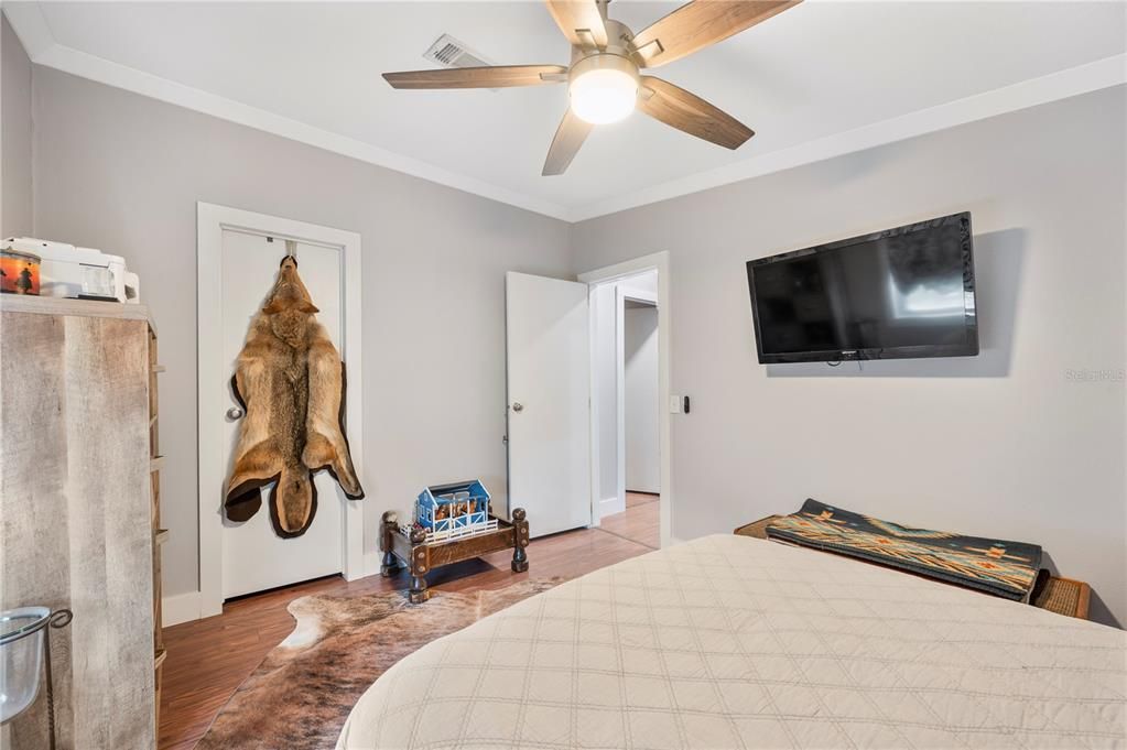 En Venta: $449,900 (4 camas, 2 baños, 2052 Pies cuadrados)