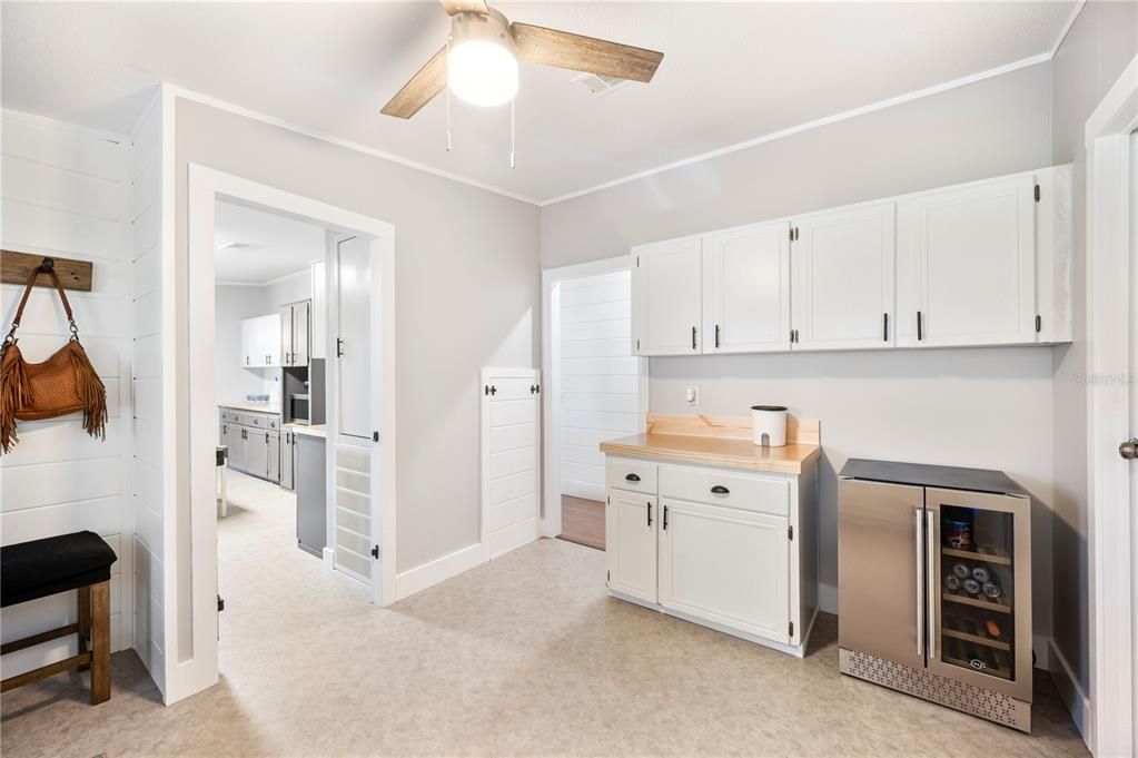 En Venta: $449,900 (4 camas, 2 baños, 2052 Pies cuadrados)