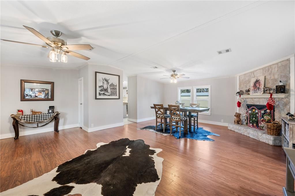 En Venta: $449,900 (4 camas, 2 baños, 2052 Pies cuadrados)