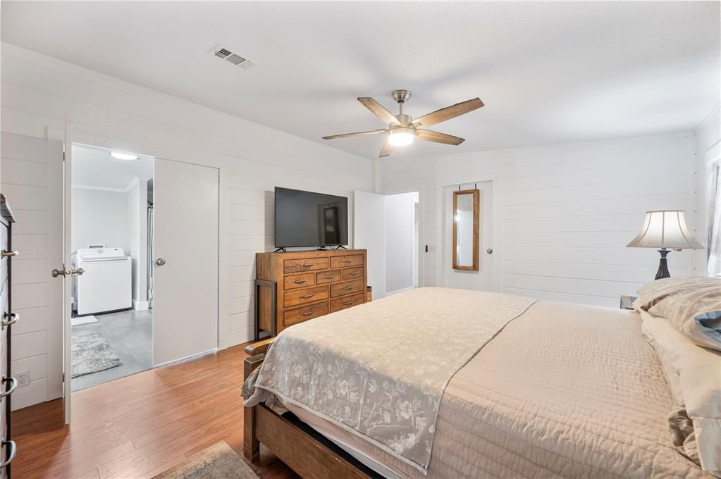 En Venta: $449,900 (4 camas, 2 baños, 2052 Pies cuadrados)