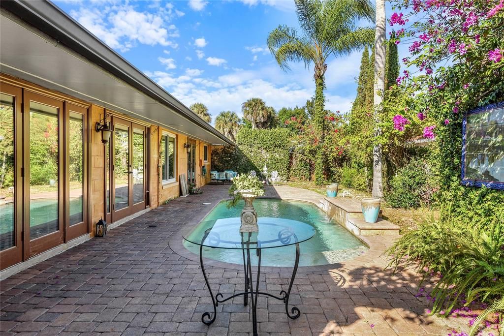 For Sale: $539,000 (4 beds, 2 baths, 1885 Square Feet)