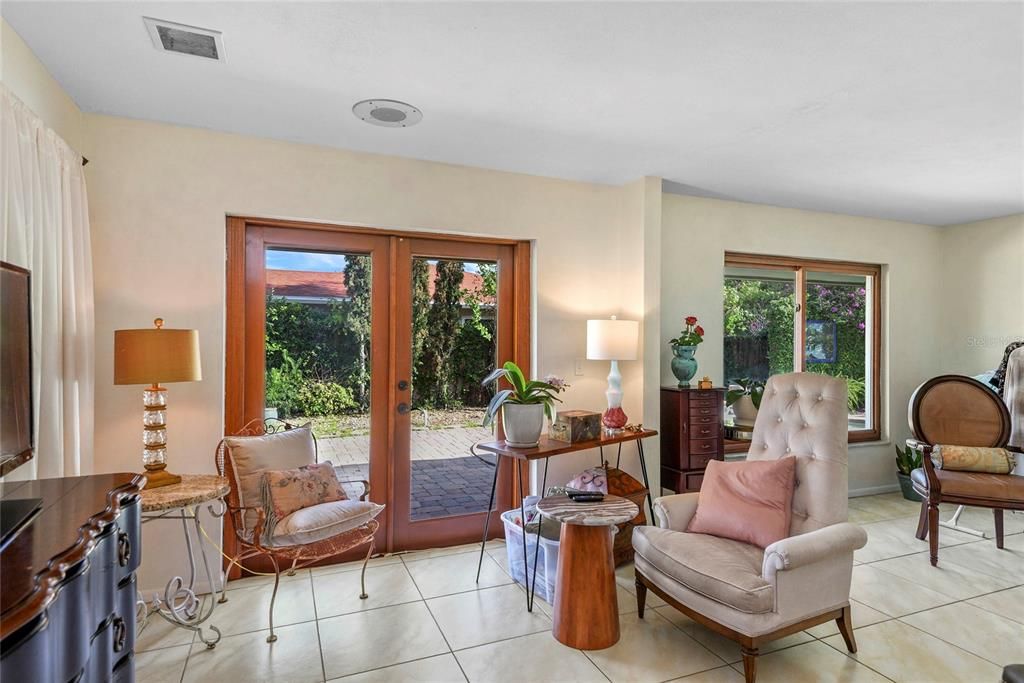 For Sale: $539,000 (4 beds, 2 baths, 1885 Square Feet)