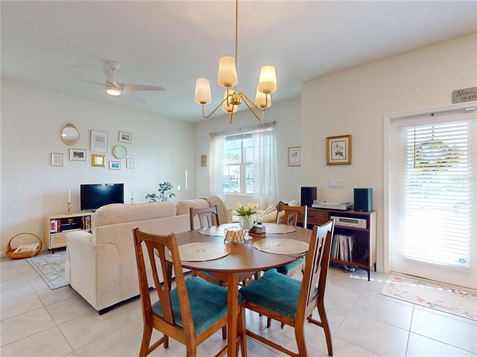 На продажу: $329,500 (3 спален, 2 ванн, 1614 Квадратных фут)