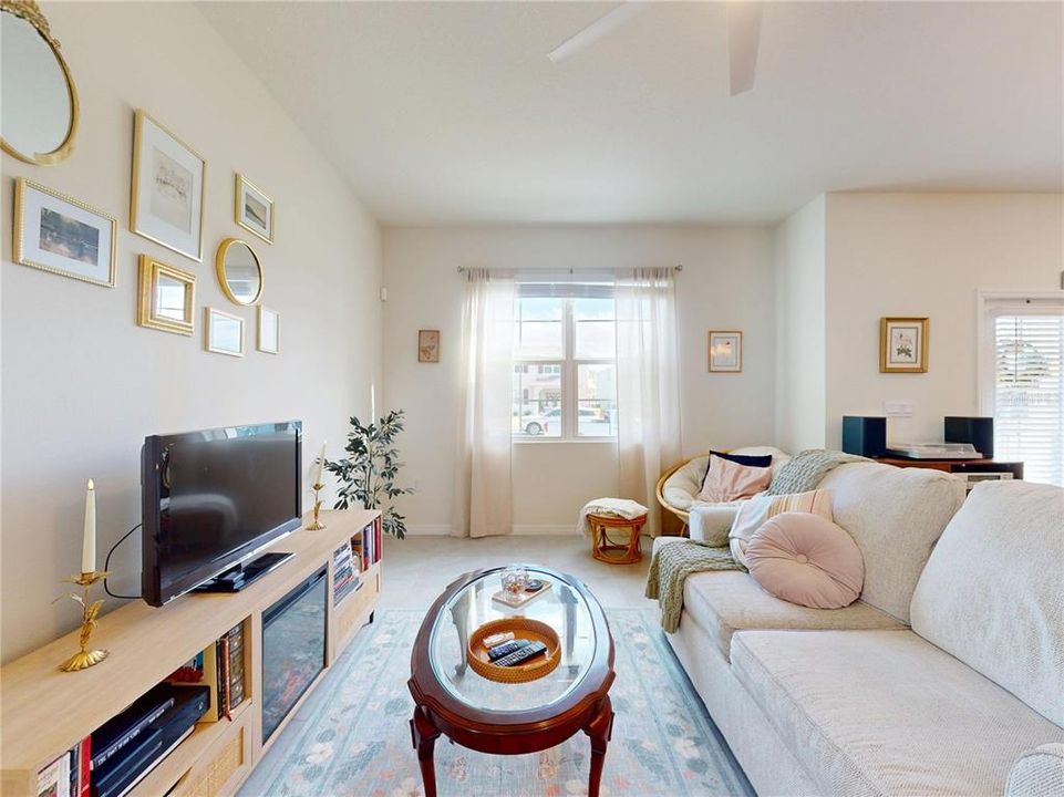 На продажу: $329,500 (3 спален, 2 ванн, 1614 Квадратных фут)