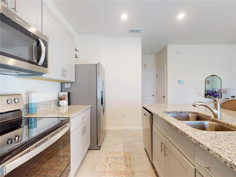 На продажу: $329,500 (3 спален, 2 ванн, 1614 Квадратных фут)