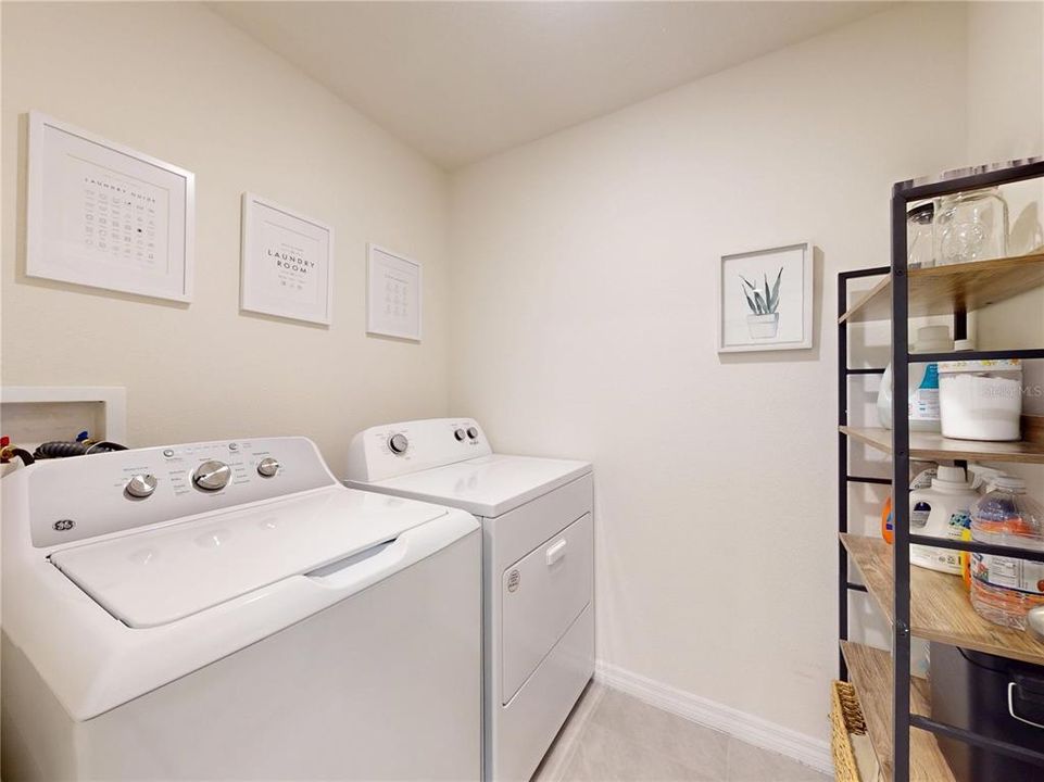 На продажу: $329,500 (3 спален, 2 ванн, 1614 Квадратных фут)