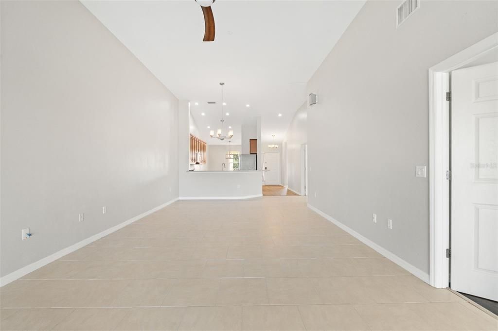 出租: $2,400 (2 贝兹, 2 浴室, 1552 平方英尺)