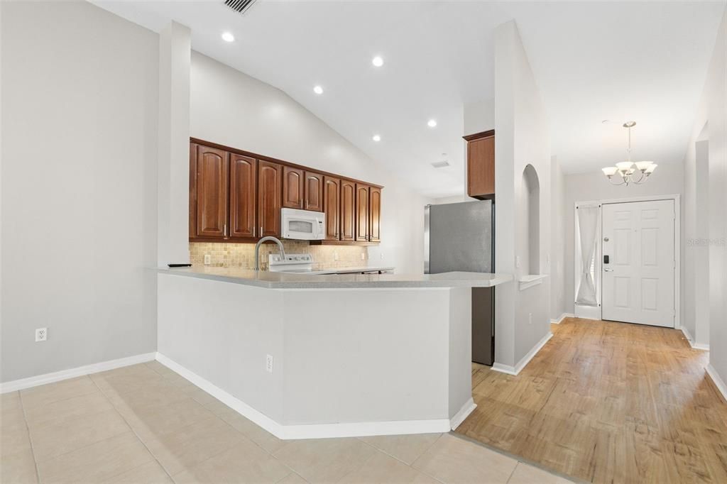 出租: $2,400 (2 贝兹, 2 浴室, 1552 平方英尺)