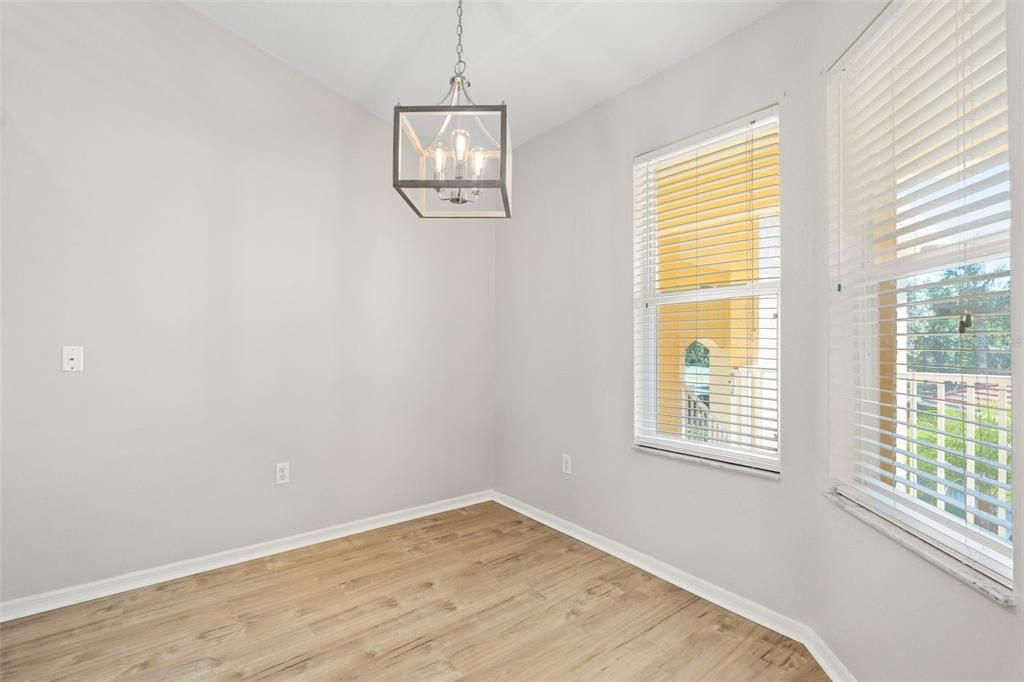 出租: $2,400 (2 贝兹, 2 浴室, 1552 平方英尺)